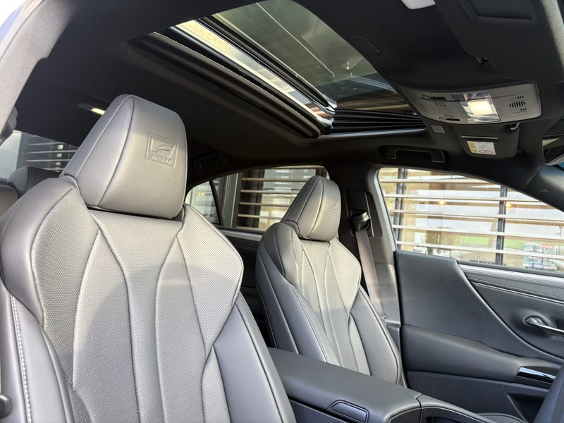 2026 Lexus ES 300h F SPORT 2.5L Hybrid image 2