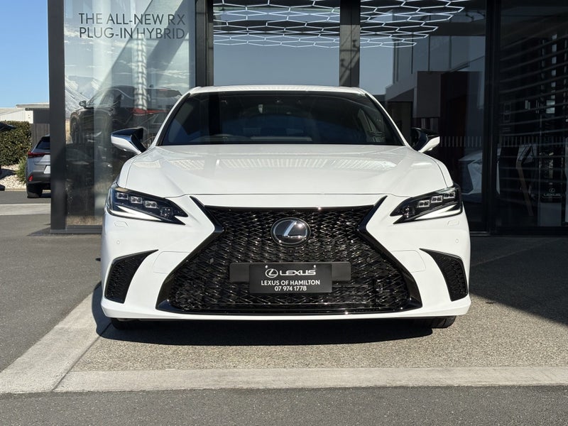 2026 Lexus ES 300h F SPORT 2.5L Hybrid image 3