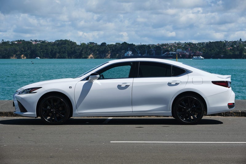 2026 Lexus ES 300h F Sport image 3