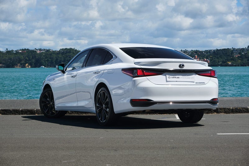 2026 Lexus ES 300h F Sport image 4