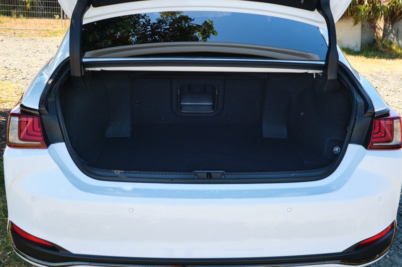 2026 Lexus ES 300h F Sport image 5