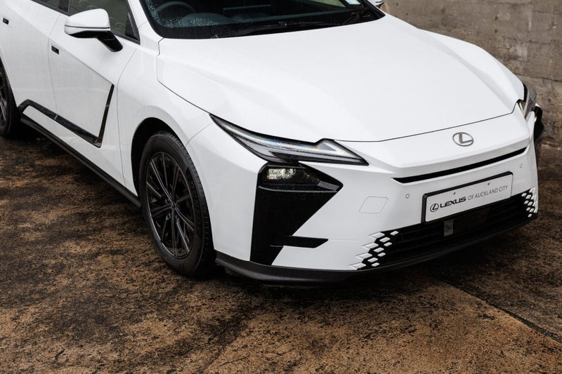2026 Lexus ES 300h Premium image 2