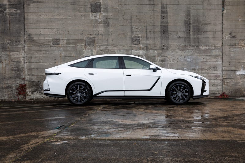 2026 Lexus ES 300h Premium image 3