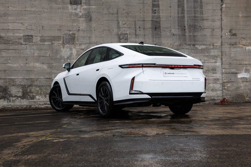 2026 Lexus ES 300h Premium image 5
