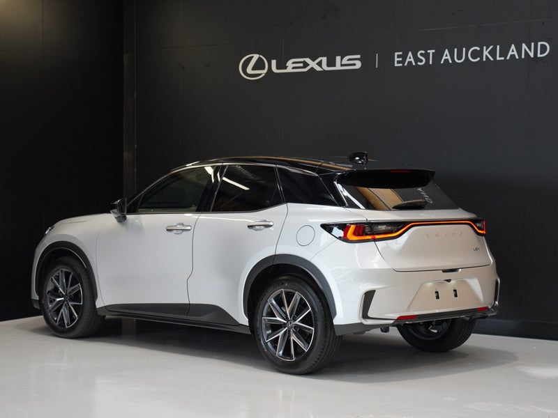 2026 Lexus LBX Active 1.5P HEV ECVT FWD SUV/5D/5S image 3
