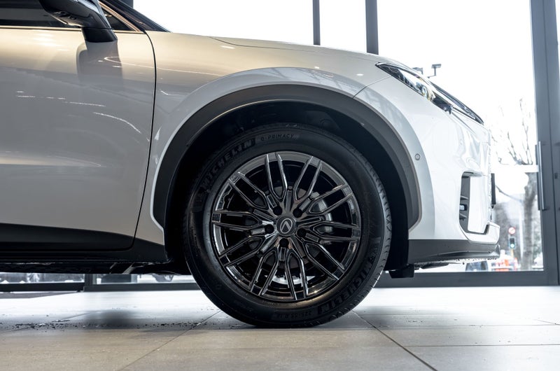 2026 Lexus LBX Cool 1.5L Hybrid Petrol Auto SUV image 4