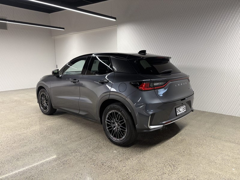 2026 Lexus LBX Cool 1.5P HEV ECVT FWD SUV/5D/5S image 3
