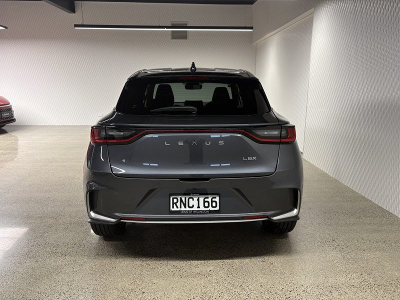 2026 Lexus LBX Cool 1.5P HEV ECVT FWD SUV/5D/5S image 4