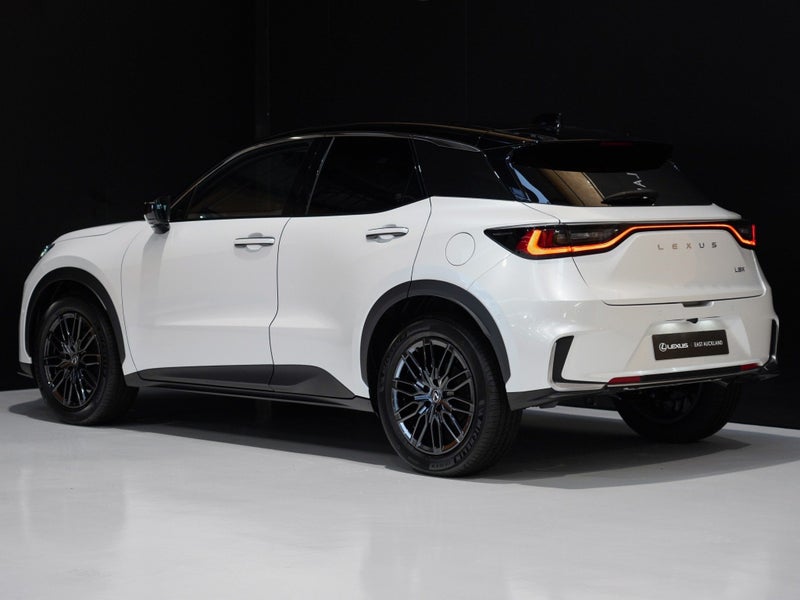2026 Lexus LBX Cool 1.5P HEV ECVT FWD SUV/5D/5S image 2