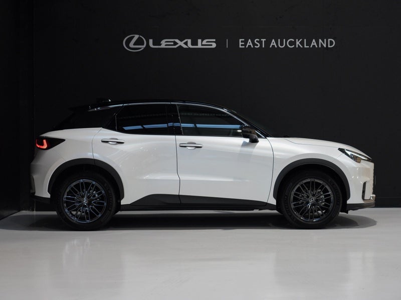 2026 Lexus LBX Cool 1.5P HEV ECVT FWD SUV/5D/5S image 3