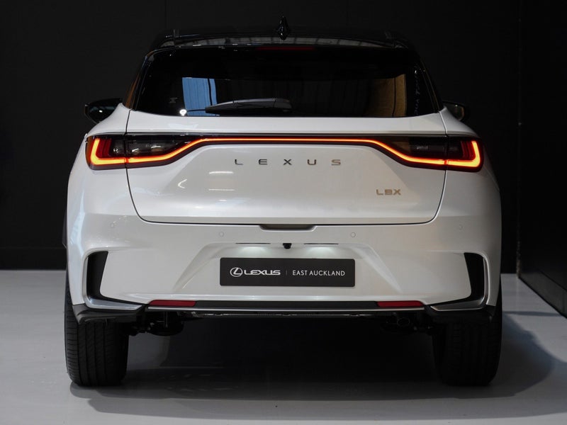 2026 Lexus LBX Cool 1.5P HEV ECVT FWD SUV/5D/5S image 5