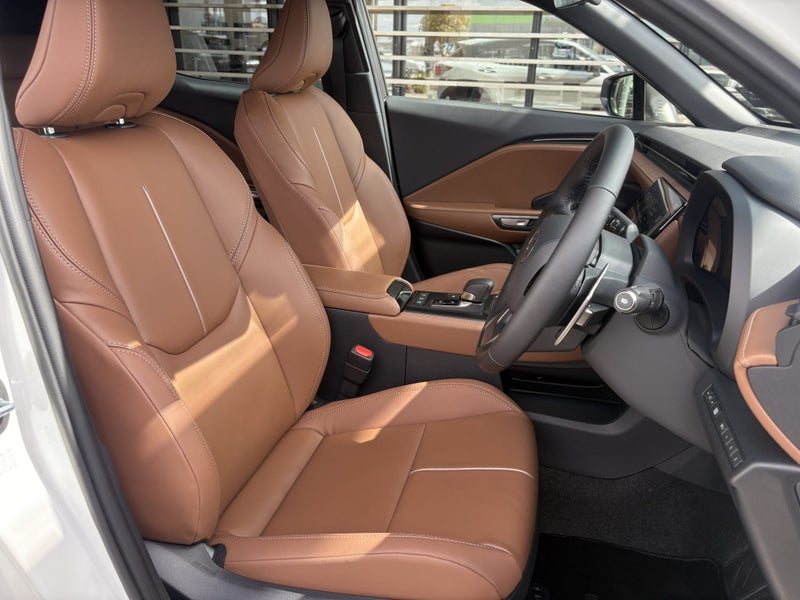 2026 Lexus LBX Relax 1.5L Hybrid image 2