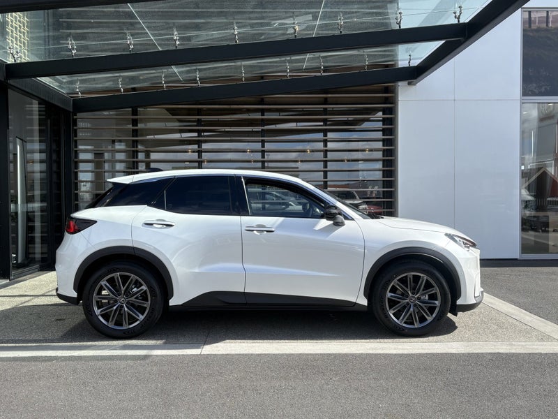 2026 Lexus LBX Relax 1.5L Hybrid image 4
