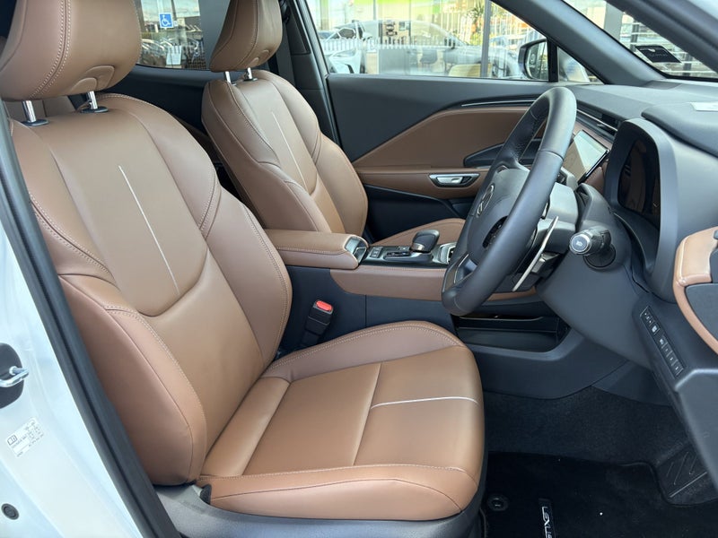 2026 Lexus LBX Relax 1.5L Hybrid image 2