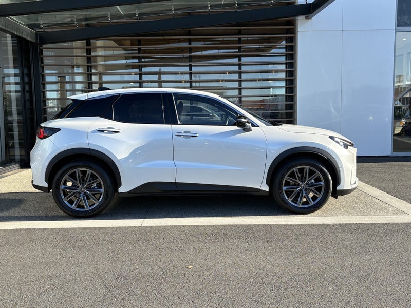 2026 Lexus LBX Relax 1.5L Hybrid image 4
