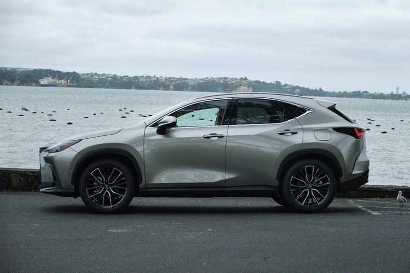 2026 Lexus NX 350h Limited image 3