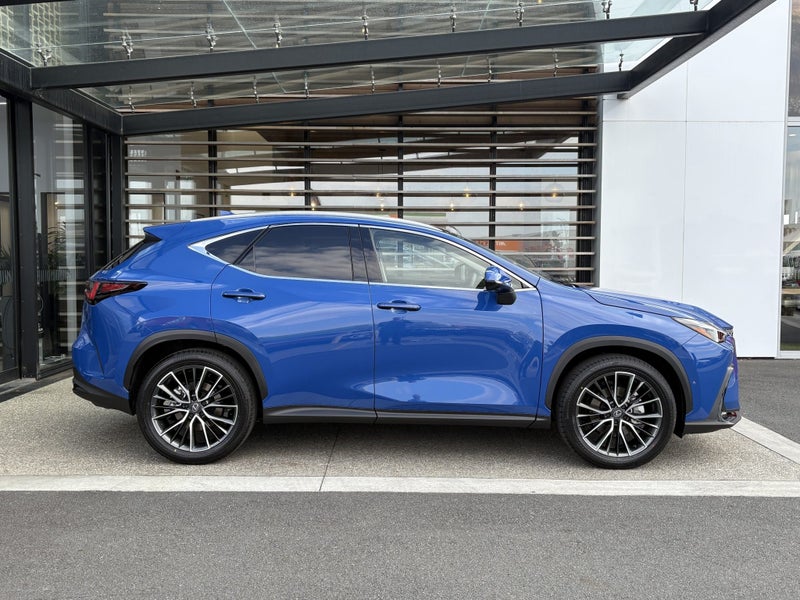 2026 Lexus NX 350h Limited image 4