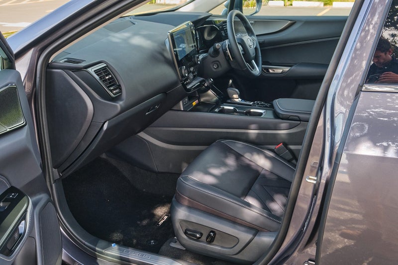 2026 Lexus NX 350h Limited image 5