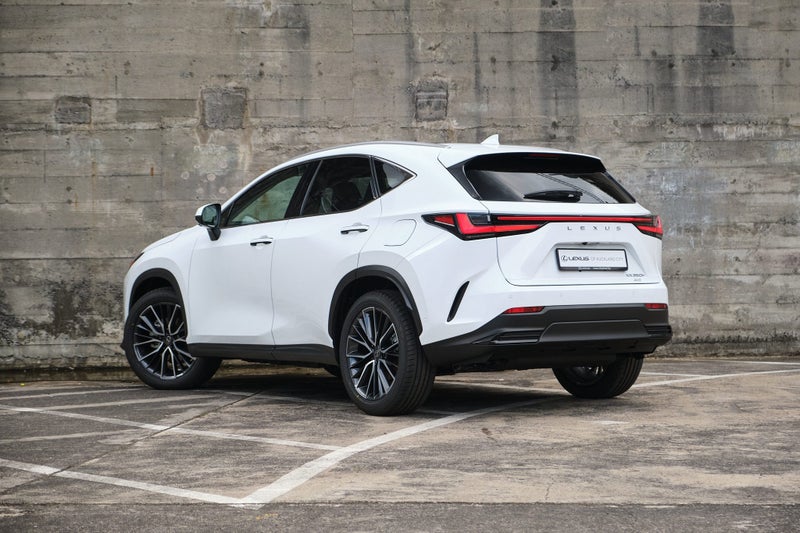 2026 Lexus NX 350h Limited image 4