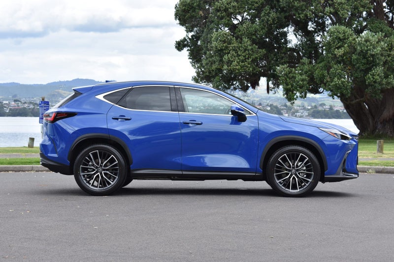 2026 Lexus NX 350h Limited 2.5P HEV ECVT AWD SU... image 3