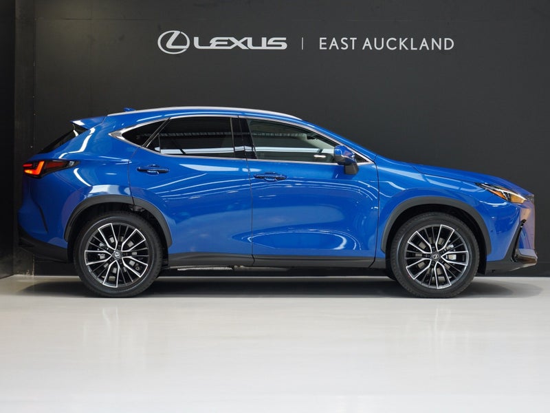 2026 Lexus NX 350h Limited 2.5P HEV ECVT AWD SU... image 3