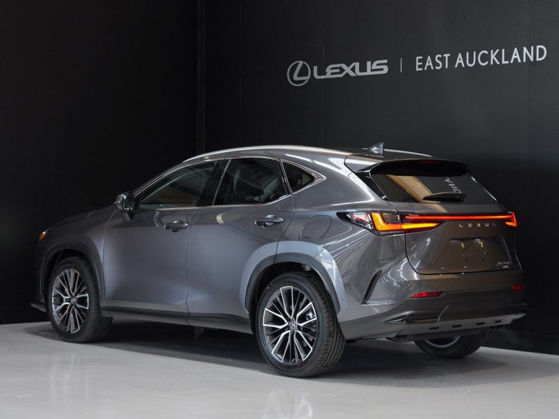 2026 Lexus NX 350h Limited 2.5P HEV ECVT AWD SU... image 3