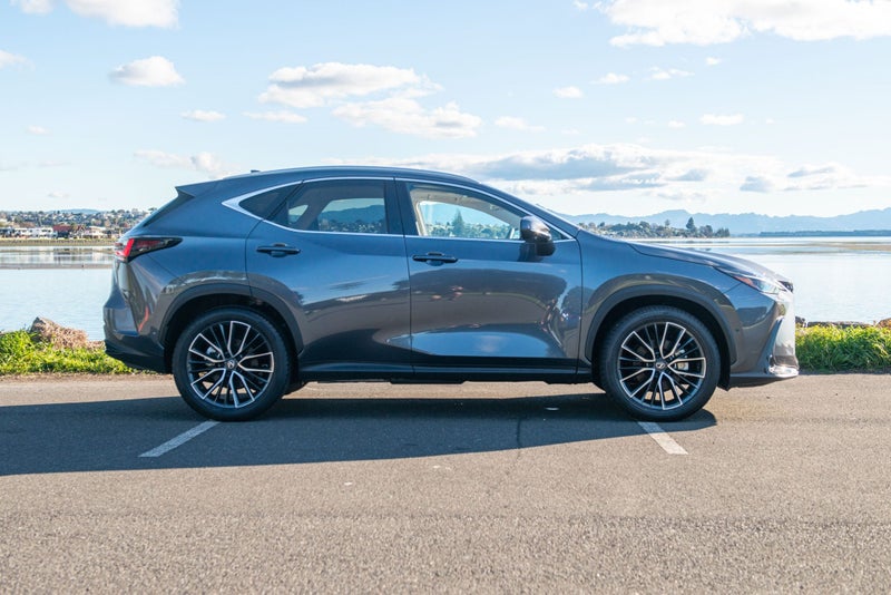 2026 Lexus NX 350h Limited 2.5P HEV ECVT AWD SUV image 5