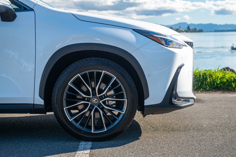 2026 Lexus NX 350h Limited 2.5P HEV ECVT AWD SUV image 5