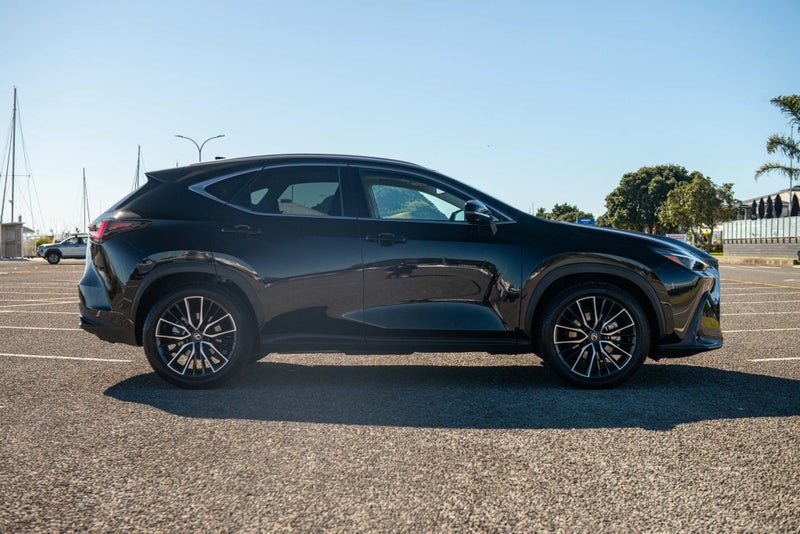 2026 Lexus NX 350h Limited 2.5P HEV ECVT AWD SUV image 4