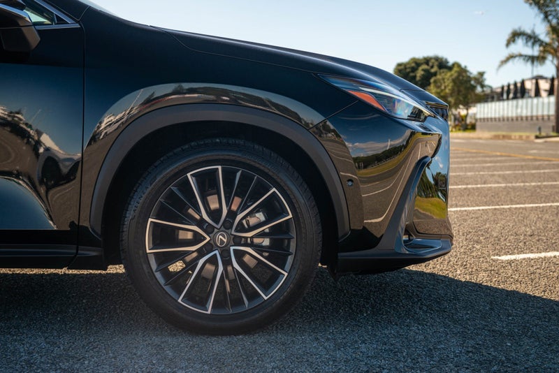 2026 Lexus NX 350h Limited 2.5P HEV ECVT AWD SUV image 5