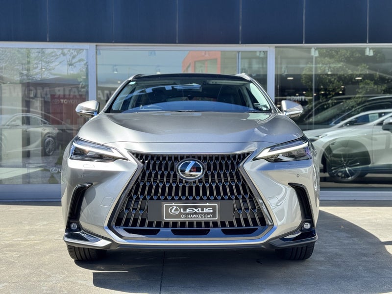 2026 Lexus NX 350h Limited 2.5Ph image 2