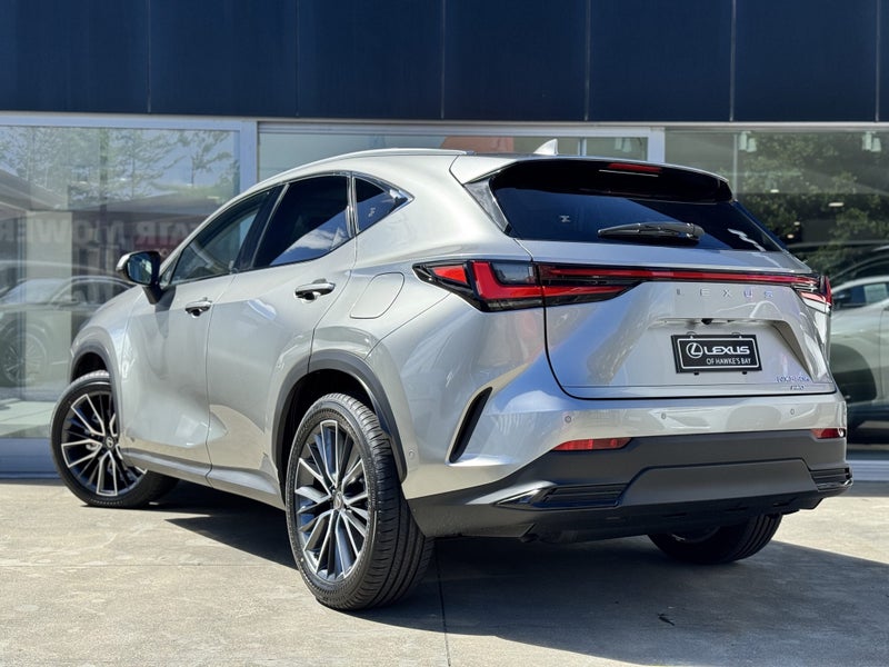 2026 Lexus NX 350h Limited 2.5Ph image 5