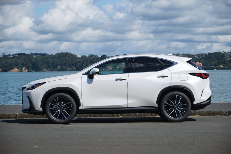 2026 Lexus NX 350h Limited image 3