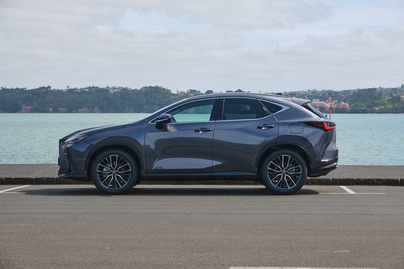 2026 Lexus NX 350h Limited image 3