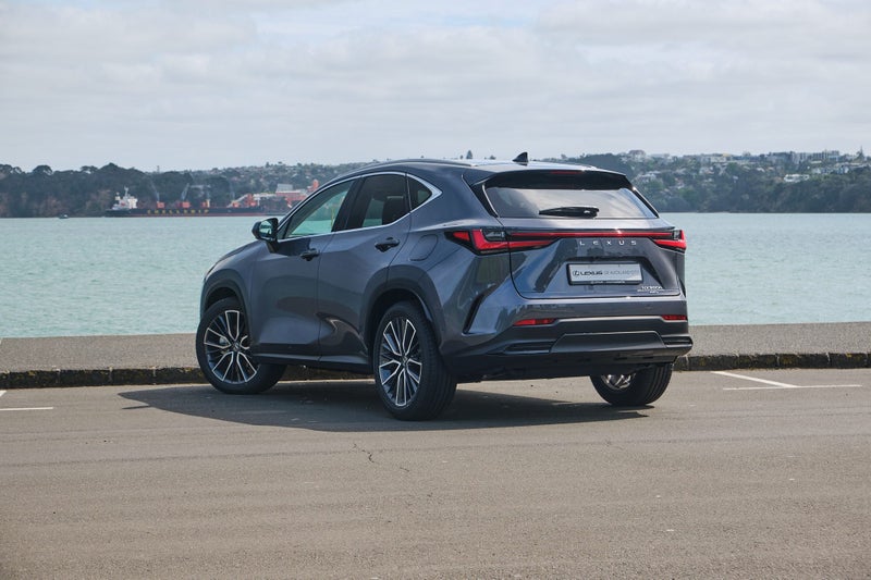 2026 Lexus NX 350h Limited image 4