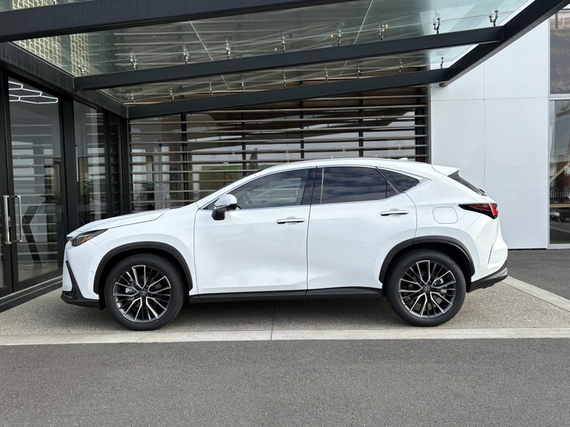 2026 Lexus NX 350h Limited image 5