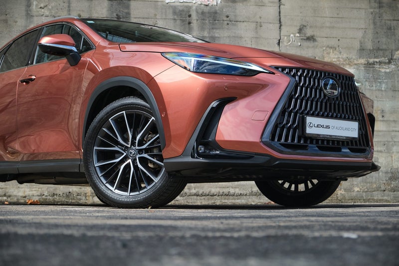 2026 Lexus NX 350h Limited image 3