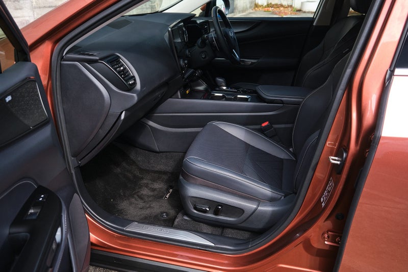 2026 Lexus NX 350h Limited image 4