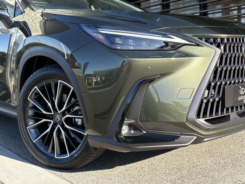 2026 Lexus NX 350h Limited AWD image 3
