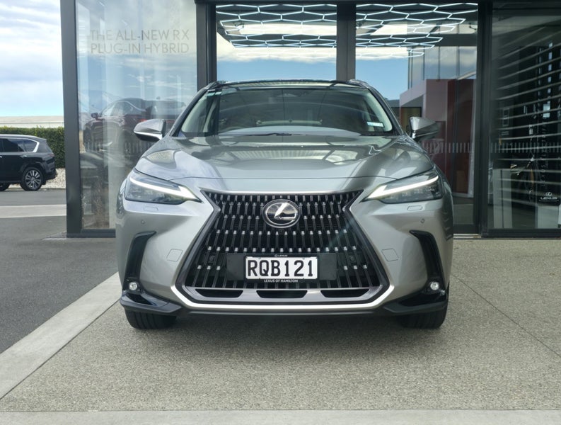 2026 Lexus NX 350h Limited AWD image 3