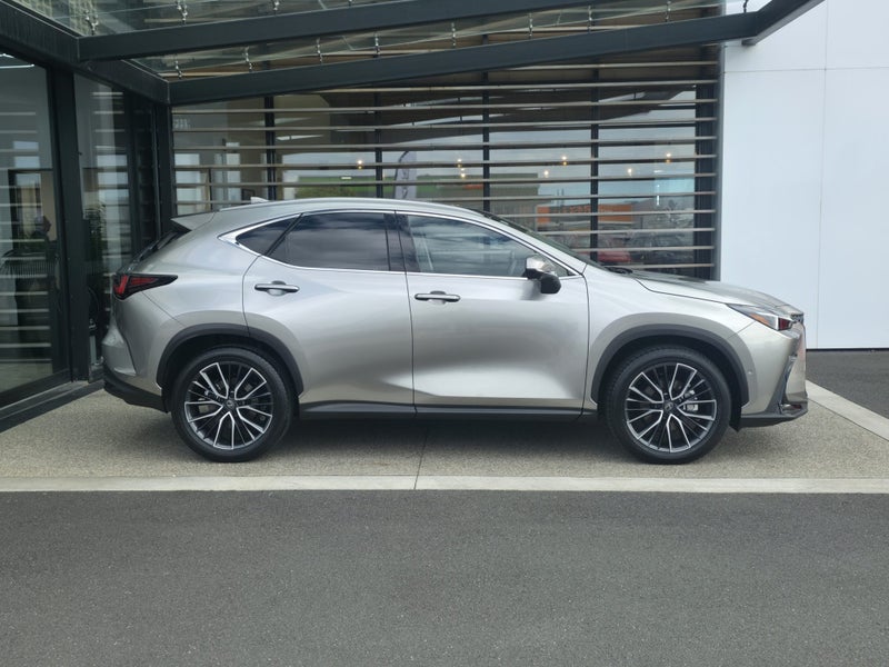 2026 Lexus NX 350h Limited AWD image 5