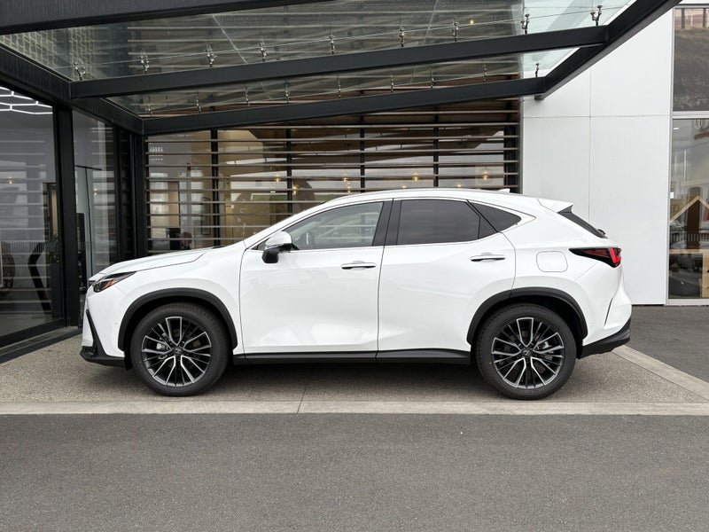 2026 Lexus NX 350h Limited AWD image 5
