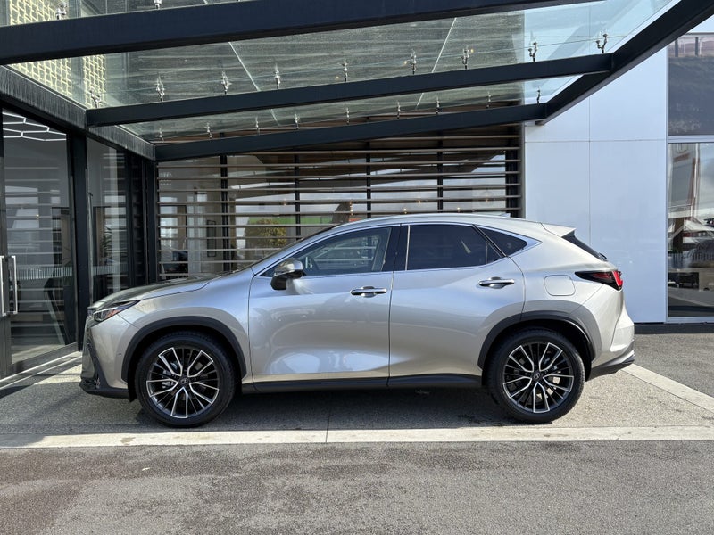 2026 Lexus NX 350h Limited AWD image 5