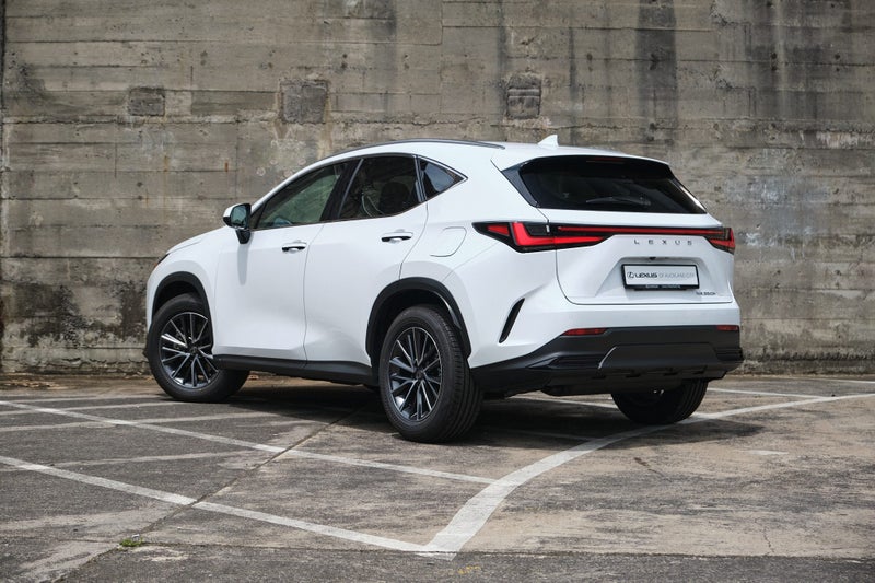 2026 Lexus NX 350h Premium image 4
