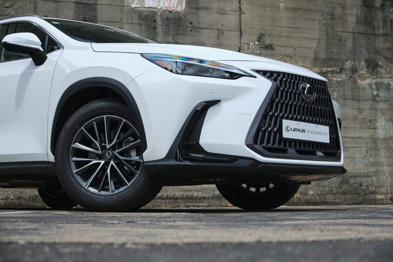2026 Lexus NX 350h Premium image 2