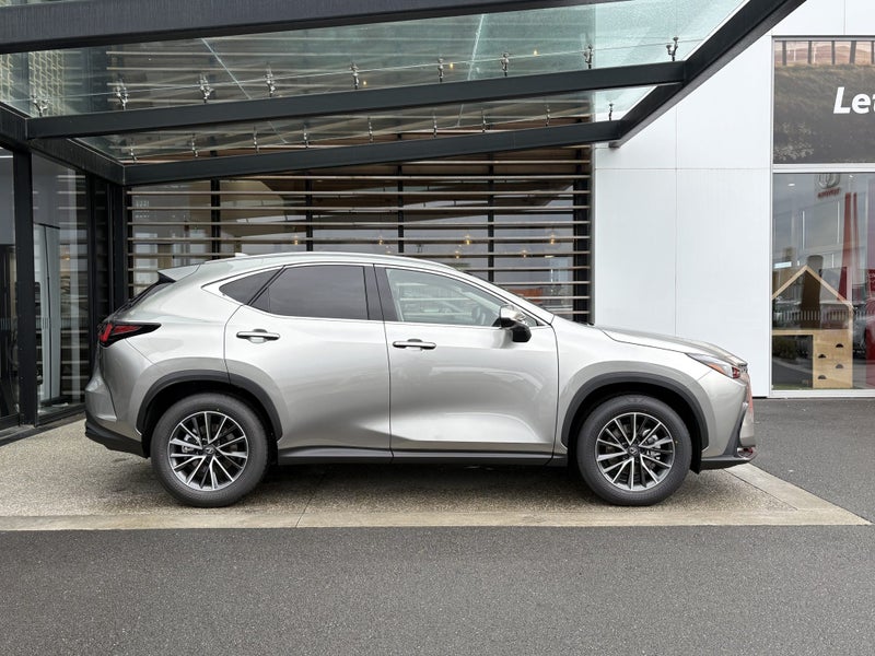 2026 Lexus NX 350h Premium 2.5L Hybrid image 5