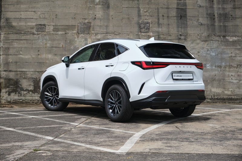 2026 Lexus NX 350h Premium image 2