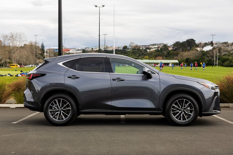 2026 Lexus NX 350h Premium image 3