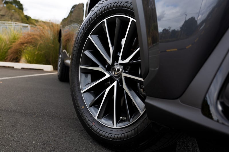 2026 Lexus NX 350h Premium image 5