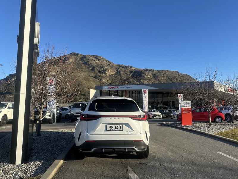 2026 Lexus NX 450h+ F Sport PHEV AWD image 5